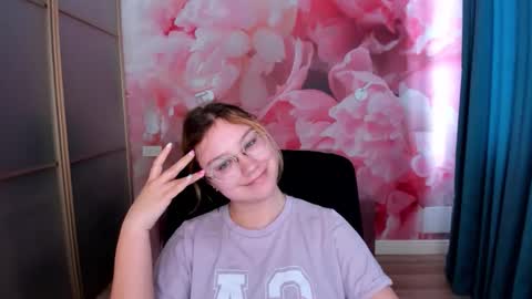 AngelinaLow online show from March 6, 2026, 1:18 pm