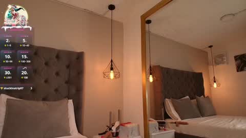 Snapshot of angelinarosss_ chatting on December 19, 2024, 4:46 pm online show from December 19, 2024, 4:46 pm