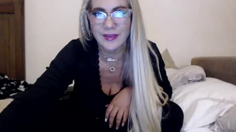 angelinna_12 online show from July 13, 2026, 8:17 am