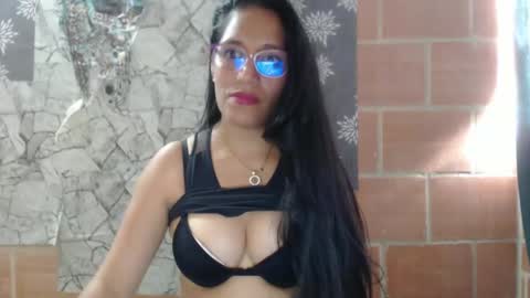 Snapshot of angelitaa_hot chatting on February 4, 2025, 9:10 pm angela online show from February 4, 2025, 9:10 pm