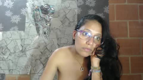 Snapshot of angelitaa_hot chatting on March 4, 2025, 9:32 pm angela online show from March 4, 2025, 9:32 pm