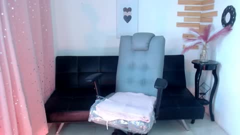 Snapshot of angelitaa_hot chatting on March 11, 2025, 8:09 pm angela online show from March 11, 2025, 8:09 pm