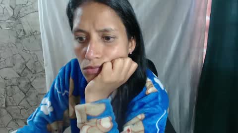 Snapshot of angelitaa_hot chatting on September 14, 2025, 10:42 pm angela online show from September 14, 2025, 10:42 pm
