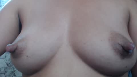 Snapshot of angelitaa_hot chatting on September 28, 2025, 11:32 pm angela online show from September 28, 2025, 11:32 pm