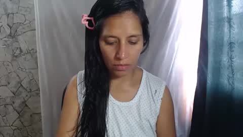 Snapshot of angelitaa_hot chatting on October 8, 2025, 5:54 pm angela online show from October 8, 2025, 5:54 pm