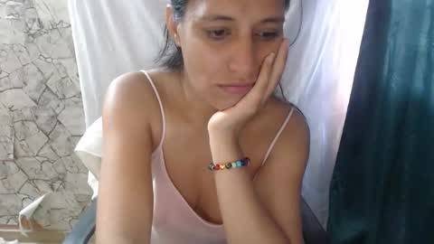 Snapshot of angelitaa_hot chatting on October 29, 2025, 11:56 am angela online show from October 29, 2025, 11:56 am