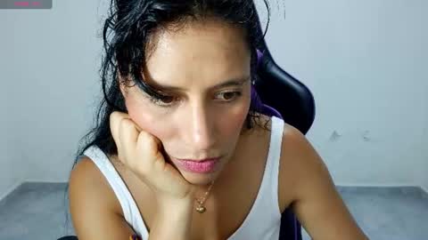 Snapshot of angelitaa_hot chatting on July 17, 2026, 10:58 pm angela online show from July 17, 2026, 10:58 pm