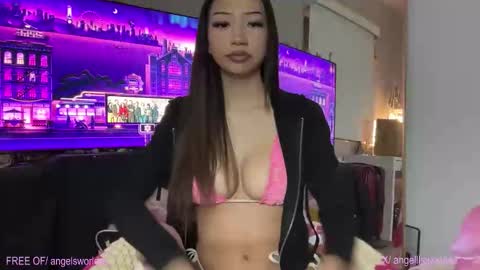 Snapshot of angelllsworlddd chatting on November 13, 2025, 4:00 am angel online show from November 13, 2025, 4:00 am