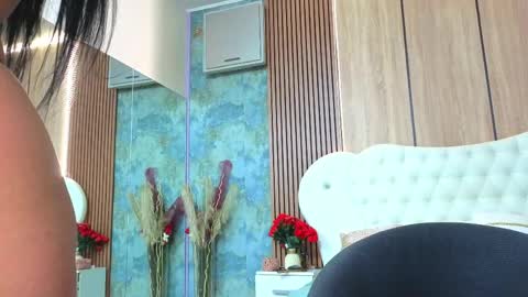 angellys online show from April 14, 2026, 9:04 am