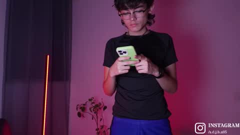 Angelo I work from home this is my room  online show from February 5, 2026, 2:16 am