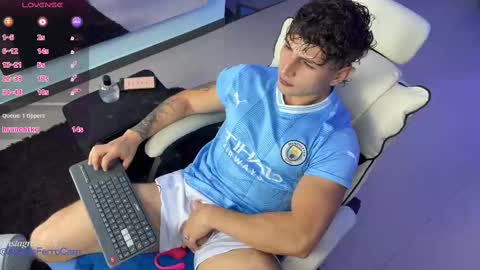 Snapshot of angeloferro1 chatting on February 25, 2025, 2:14 am Angelo Ferro online show from February 25, 2025, 2:14 am