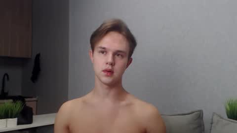 Snapshot of angelraaay chatting on November 9, 2025, 8:23 am Angel online show from November 9, 2025, 8:23 am