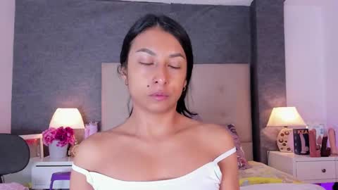 Snapshot of angels_one chatting on October 8, 2025, 11:41 am Angela online show from October 8, 2025, 11:41 am