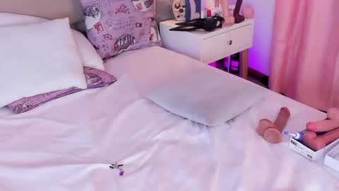 Snapshot of angels_one chatting on November 1, 2025, 5:04 pm Angela online show from November 1, 2025, 5:04 pm