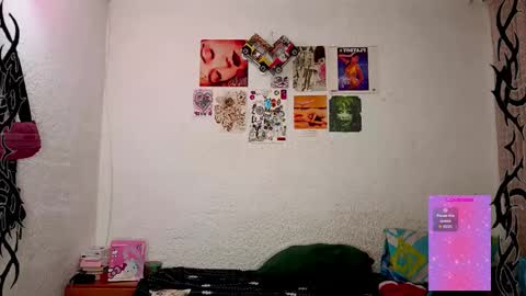 Snapshot of angelsdustxxx chatting on December 22, 2024, 9:33 am online show from December 22, 2024, 9:33 am