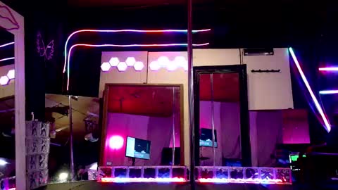 Snapshot of angelsparkle80 chatting on February 22, 2025, 6:06 am Madison Marie online show from February 22, 2025, 6:06 am