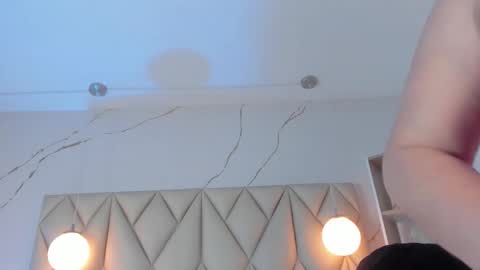 ANGIE online show from November 28, 2025, 2:31 pm