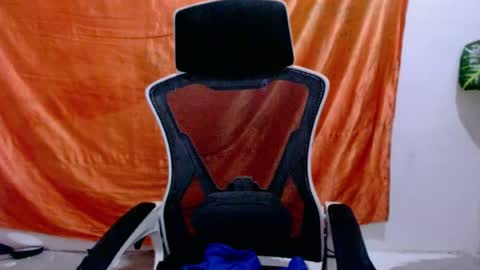 angelyn_slim online show from July 3, 2026, 6:42 am