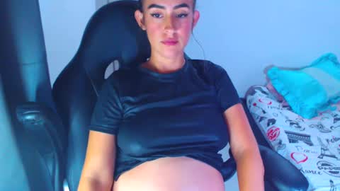 Snapshot of angie_dreamgirl chatting on December 13, 2024, 9:09 pm IG angie dreamgirl01 online show from December 13, 2024, 9:09 pm