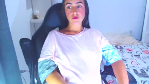 Snapshot of angie_dreamgirl chatting on February 2, 2025, 8:51 pm IG angie dreamgirl01 online show from February 2, 2025, 8:51 pm