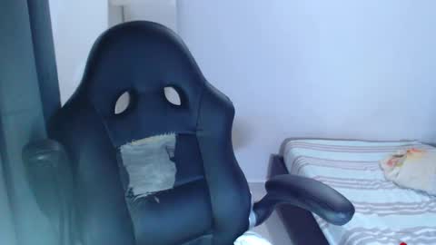 Snapshot of angie_dreamgirl chatting on February 14, 2025, 10:36 pm IG angie dreamgirl01 online show from February 14, 2025, 10:36 pm