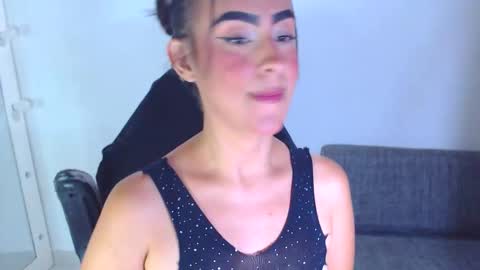 Snapshot of angie_dreamgirl chatting on November 7, 2025, 12:21 am IG angie dreamgirl01 online show from November 7, 2025, 12:21 am