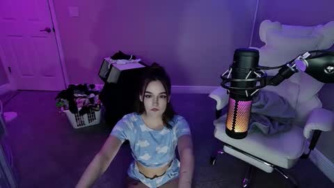 Angie Fae online show from November 11, 2025, 3:17 am