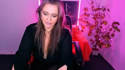 Aniela online show from November 22, 2025, 8:46 am