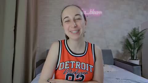 anikabloom online show from February 13, 2025, 4:54 am