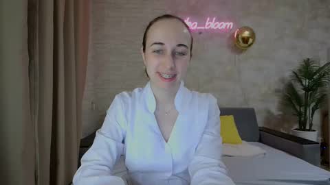 Snapshot of anikabloom chatting on February 17, 2025, 11:09 pm anikabloom online show from February 17, 2025, 11:09 pm