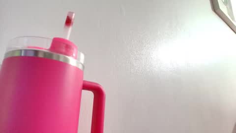 ana independent model online show from December 5, 2025, 5:16 am