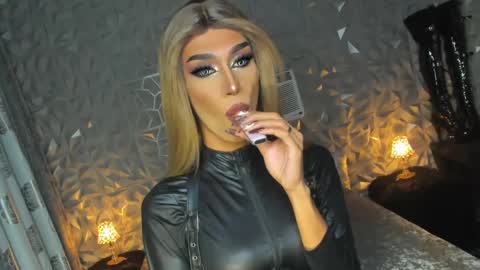 Snapshot of anitacruisze chatting on January 7, 2025, 10:32 am Miss Ann online show from January 7, 2025, 10:32 am