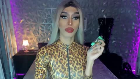 Snapshot of anitacruisze chatting on January 24, 2025, 10:19 pm Miss Ann online show from January 24, 2025, 10:19 pm