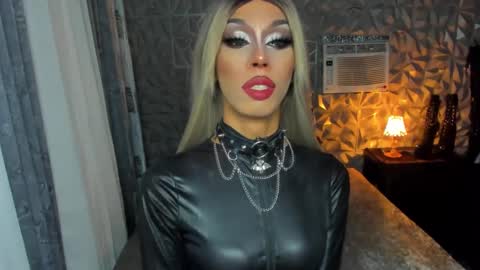 Snapshot of anitacruisze chatting on February 18, 2025, 9:31 pm Miss Ann online show from February 18, 2025, 9:31 pm