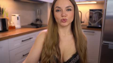 Im Anita thumb up me please its important online show from April 2, 2026, 7:11 pm