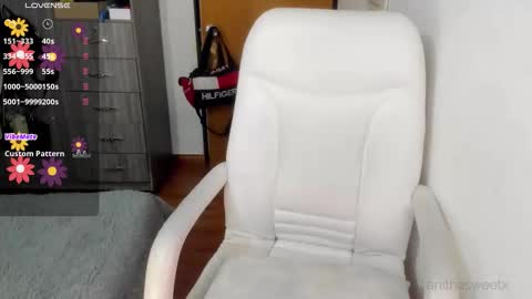 Snapshot of anitasweetx chatting on October 27, 2025, 10:41 am anita sweet online show from October 27, 2025, 10:41 am