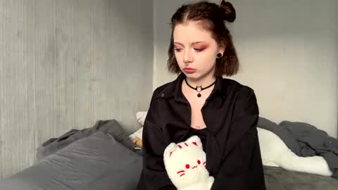 AnmiXHot online show from November 17, 2025, 10:43 am