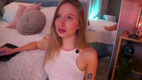 Snapshot of ann__levine chatting on September 24, 2025, 2:42 pm Ann online show from September 24, 2025, 2:42 pm