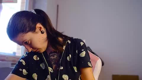 Snapshot of ann_mikele chatting on February 10, 2025, 12:18 pm Ann online show from February 10, 2025, 12:18 pm