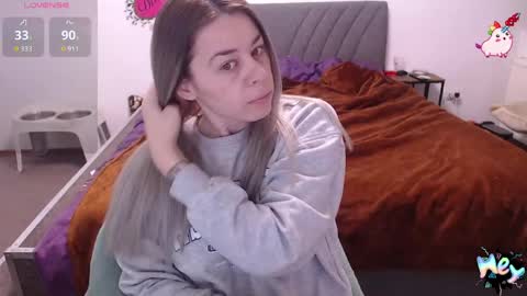 Anadirectgirl online show from April 12, 2026, 9:36 am