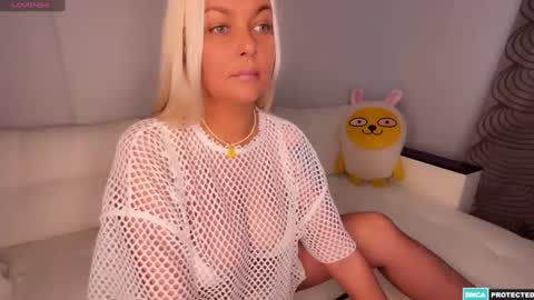 Snapshot of anna_bali chatting on December 7, 2024, 6:32 am Anna online show from December 7, 2024, 6:32 am