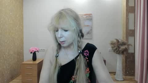Anna Ditrih online show from April 4, 2026, 11:51 am