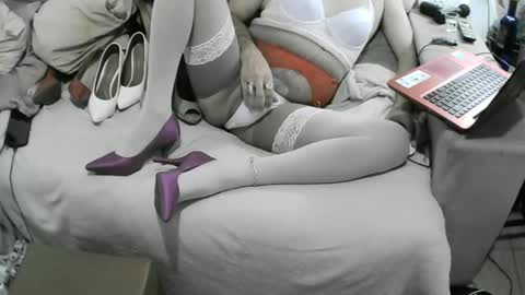 Snapshot of anna_leggy_cd chatting on February 25, 2025, 11:33 pm Anna online show from February 25, 2025, 11:33 pm