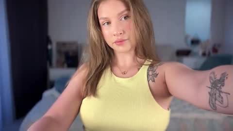 Snapshot of anna_morison chatting on November 8, 2025, 11:32 am Annet online show from November 8, 2025, 11:32 am