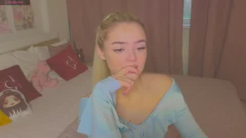 Snapshot of anna_nickol chatting on June 19, 2026, 6:23 pm Anna online show from June 19, 2026, 6:23 pm