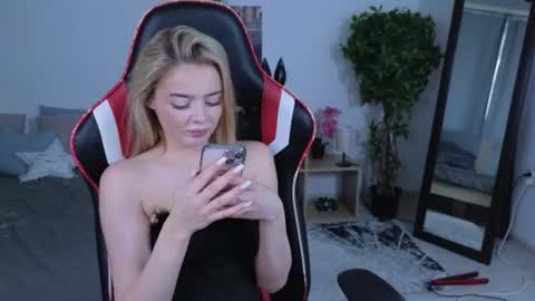 Snapshot of anna_nickol chatting on July 22, 2026, 4:43 pm Anna online show from July 22, 2026, 4:43 pm