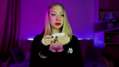 Snapshot of annabelle_art chatting on February 16, 2025, 8:00 pm Annabelle online show from February 16, 2025, 8:00 pm