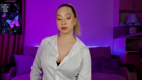 Snapshot of annabelle_art chatting on February 27, 2025, 6:53 pm Annabelle online show from February 27, 2025, 6:53 pm