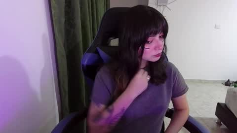 Snapshot of annacrow chatting on October 12, 2025, 2:32 am Anna online show from October 12, 2025, 2:32 am