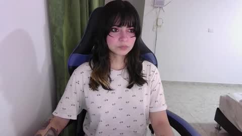 Snapshot of annacrow chatting on November 6, 2025, 9:59 pm Anna online show from November 6, 2025, 9:59 pm